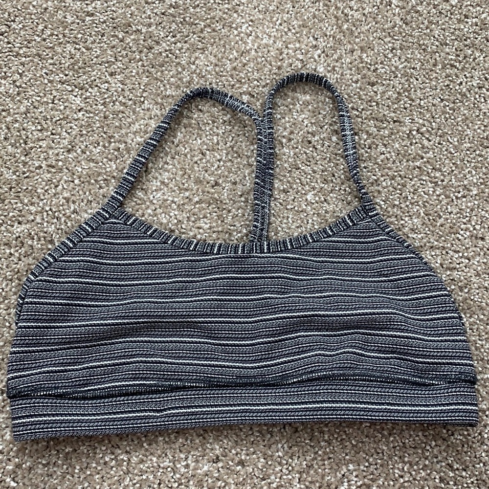 Lulu lemon sports bra size 6